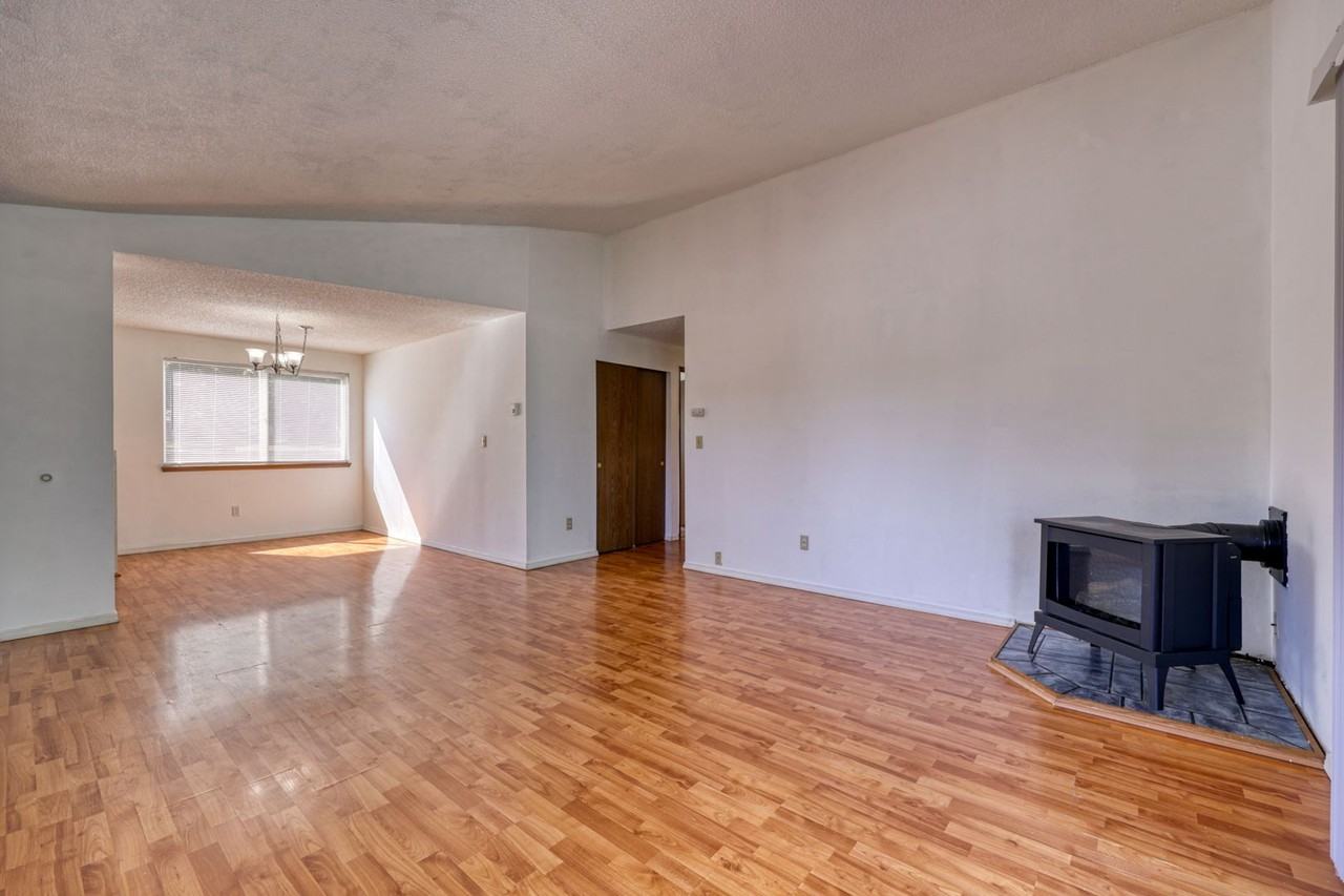 4924 Cottage Ln Se - Photo 6 of 26