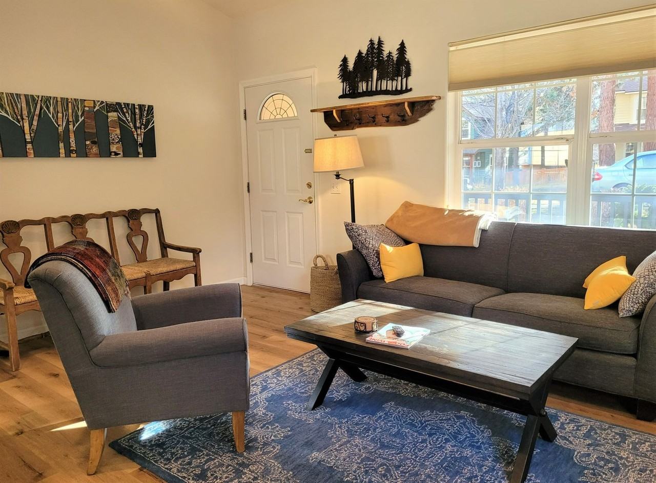 1598 Nw Albany Ave - Photo 2 of 18