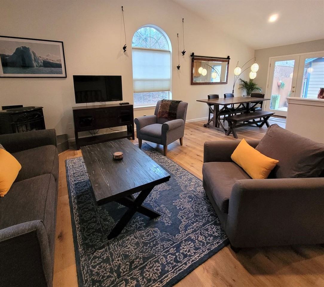 1598 Nw Albany Ave - Photo 3 of 18