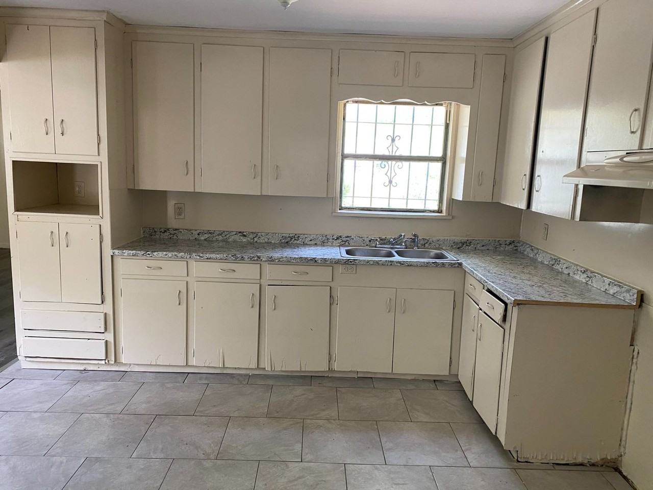2770 Parkridge St - Photo 2 of 12