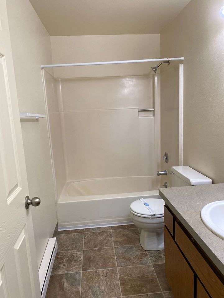 459 Se Lilly Ave Apt C - Photo 7 of 16
