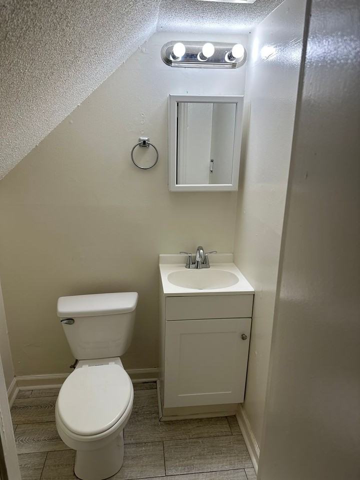 3615 Glenwood Dr #4 - Photo 5 of 7