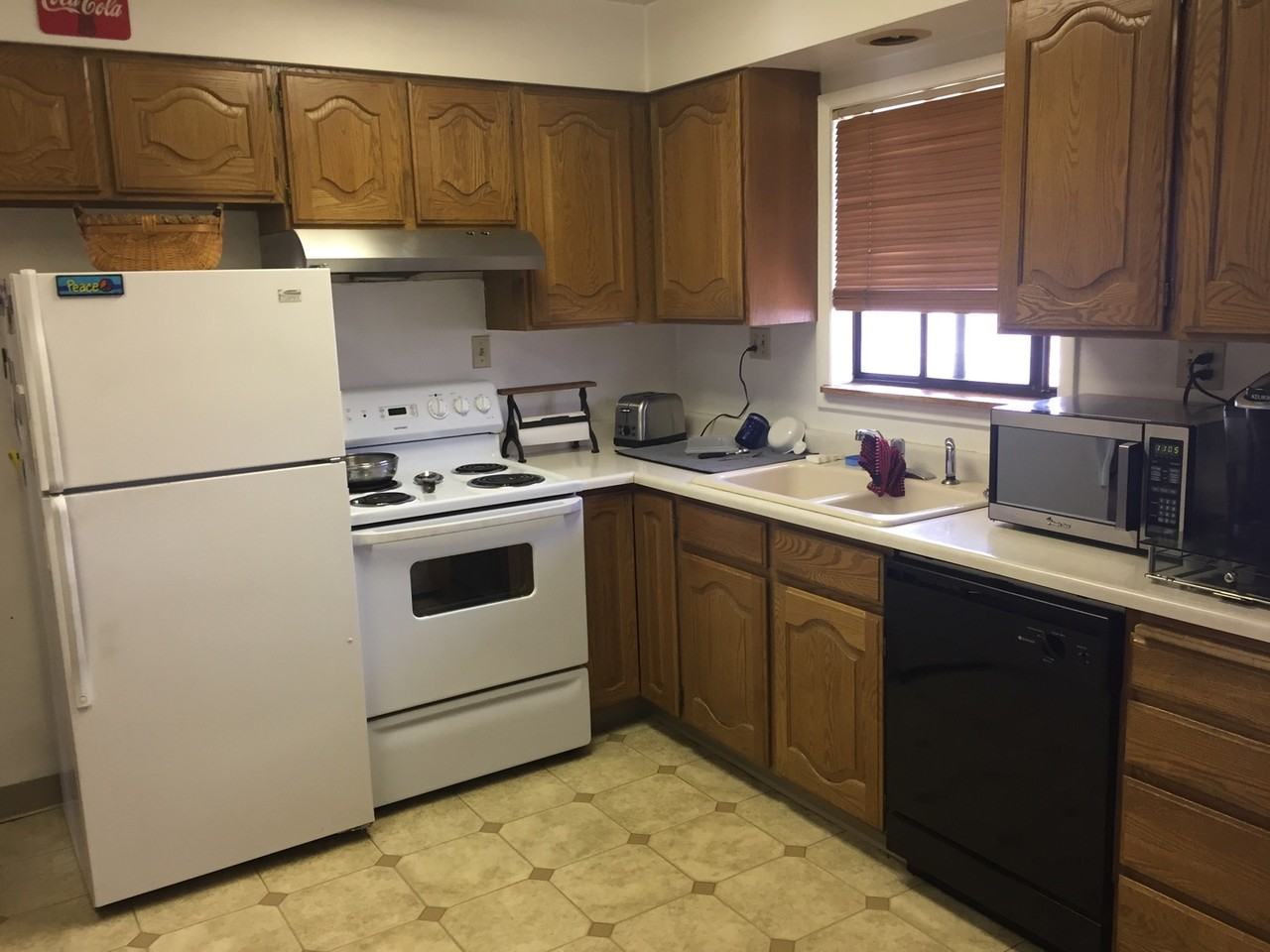 1646 Sewell Dr - Photo 2 of 5