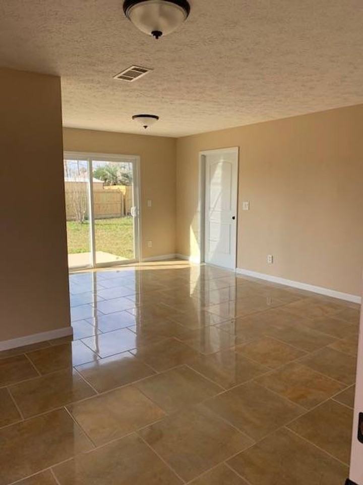1208 S Comet Ave - Photo 3 of 12