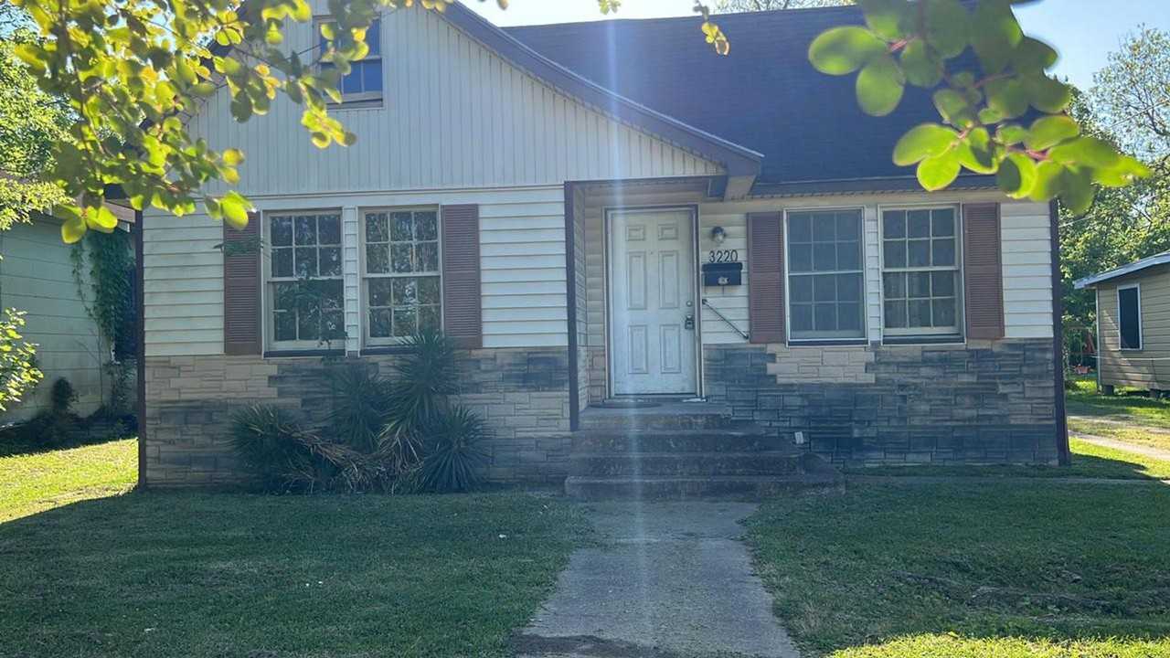 3220 Shannon Ave - Photo 3 of 7