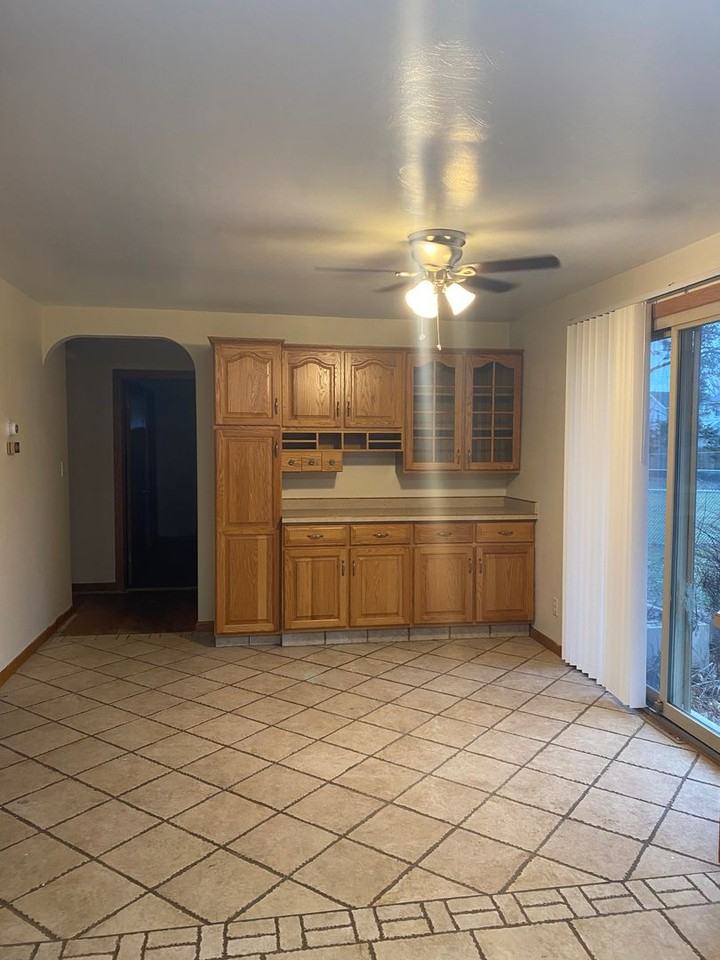 296 E Howard St - Photo 5 of 11