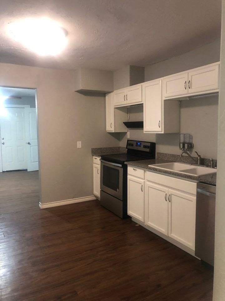 3611 S Monroe St - Photo 3 of 19