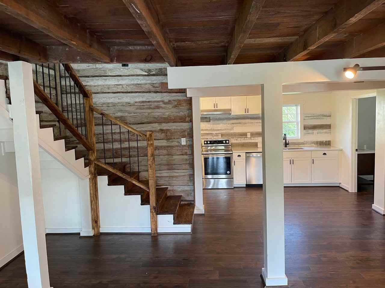 1610 Maple St - Photo 3 of 13