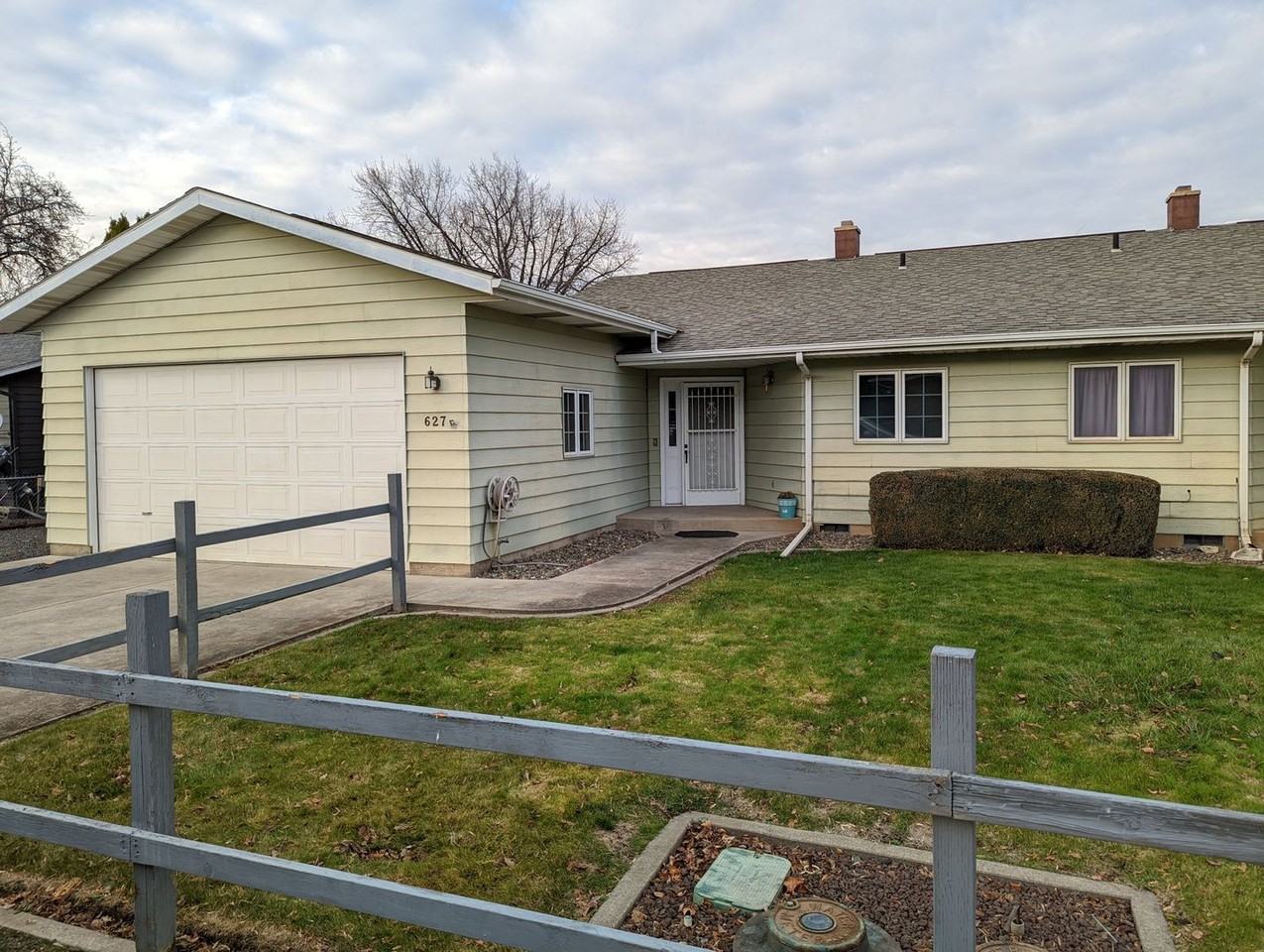 627 Airway Dr - Photo 2 of 9