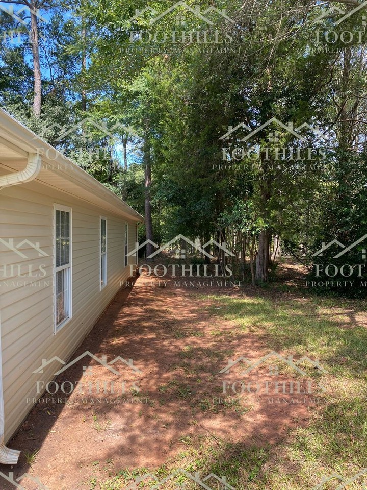 107 Cedar Rdg - Photo 2 of 17