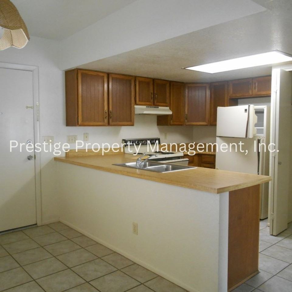 6576 N Foothills Dr - Photo 2 of 8