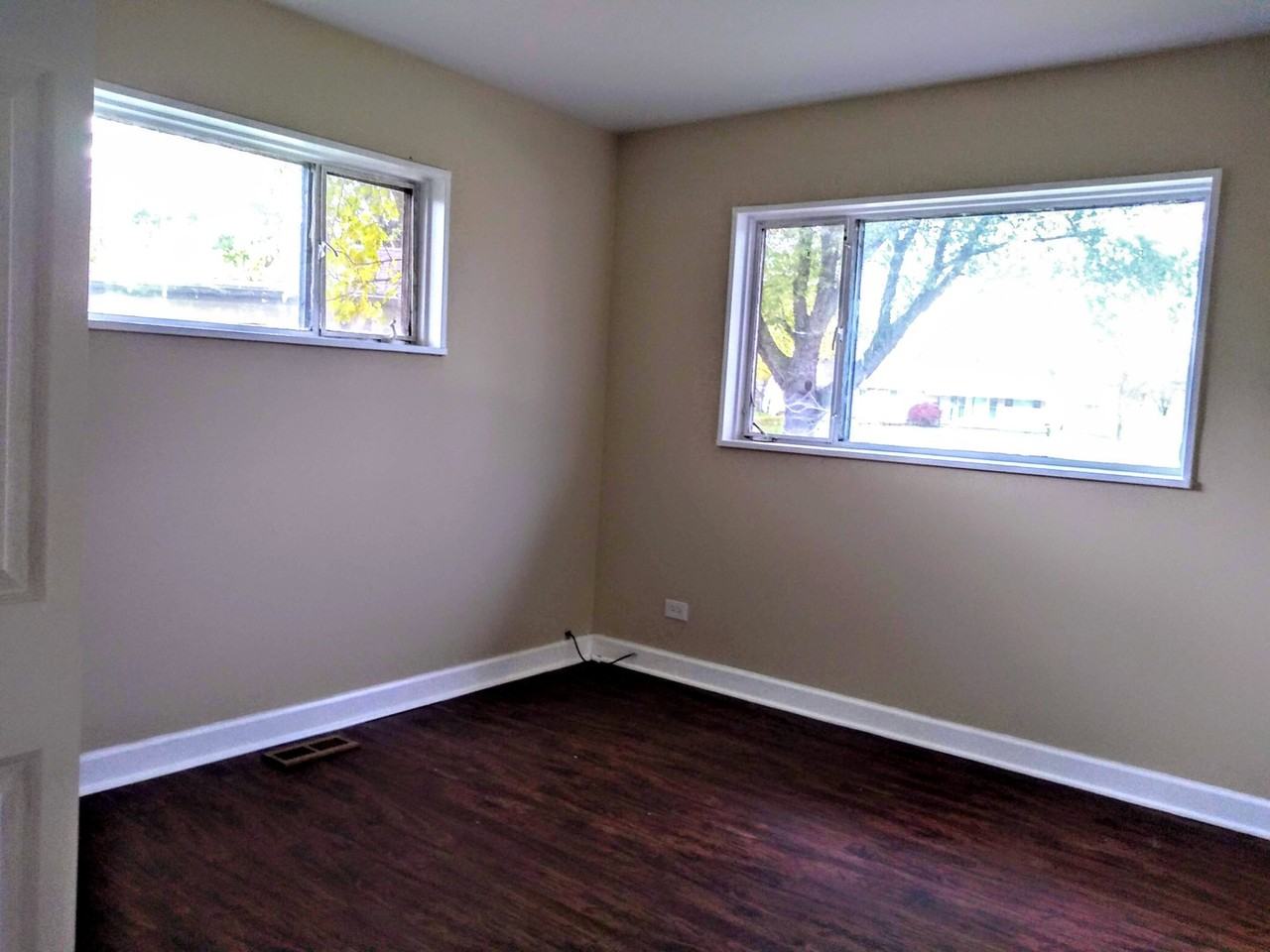 215 Illinois Blvd - Photo 3 of 7