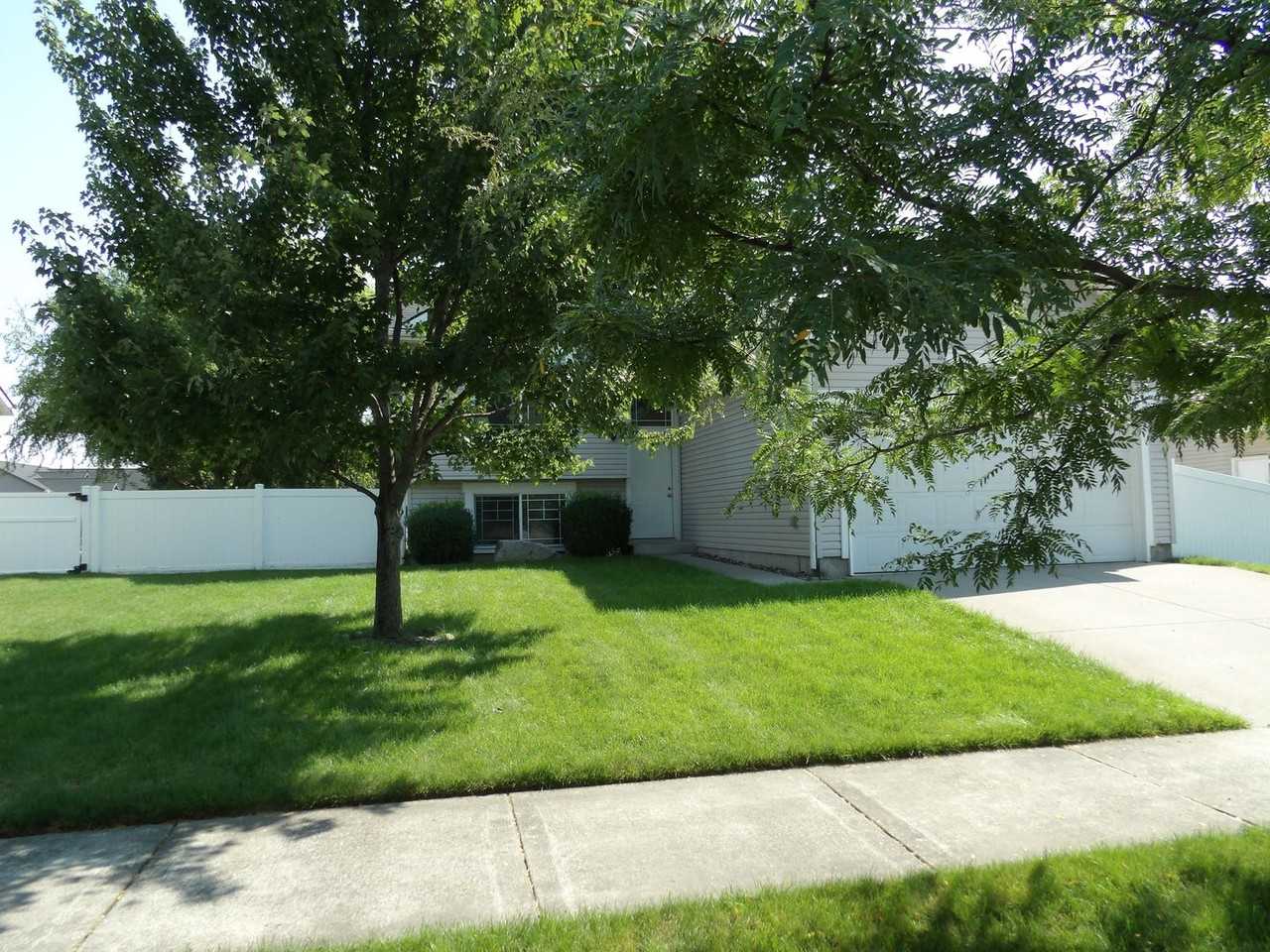 7488 N Courcelles Pkwy - Photo 3 of 27