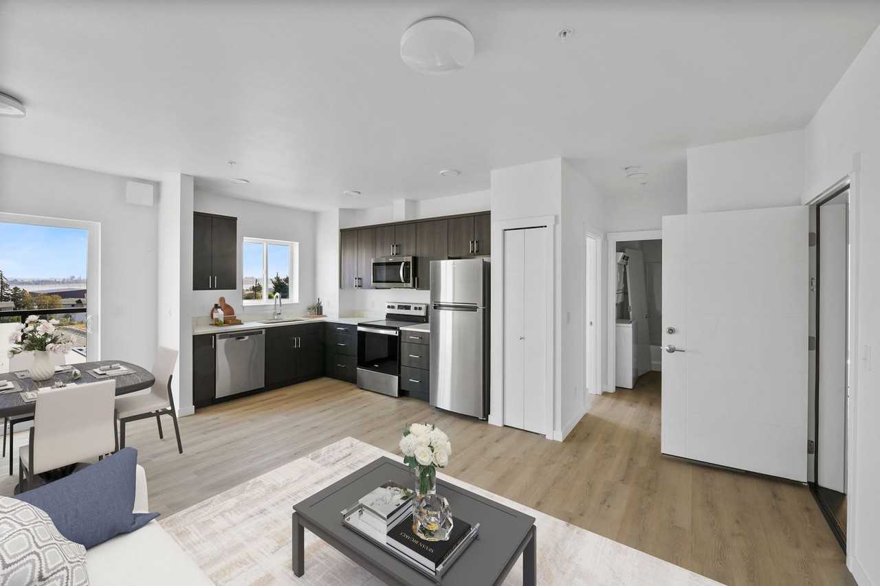 2802 Commercial Dr - Photo 2 of 12