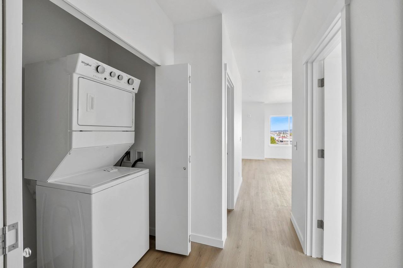 2802 Commercial Dr - Photo 6 of 12