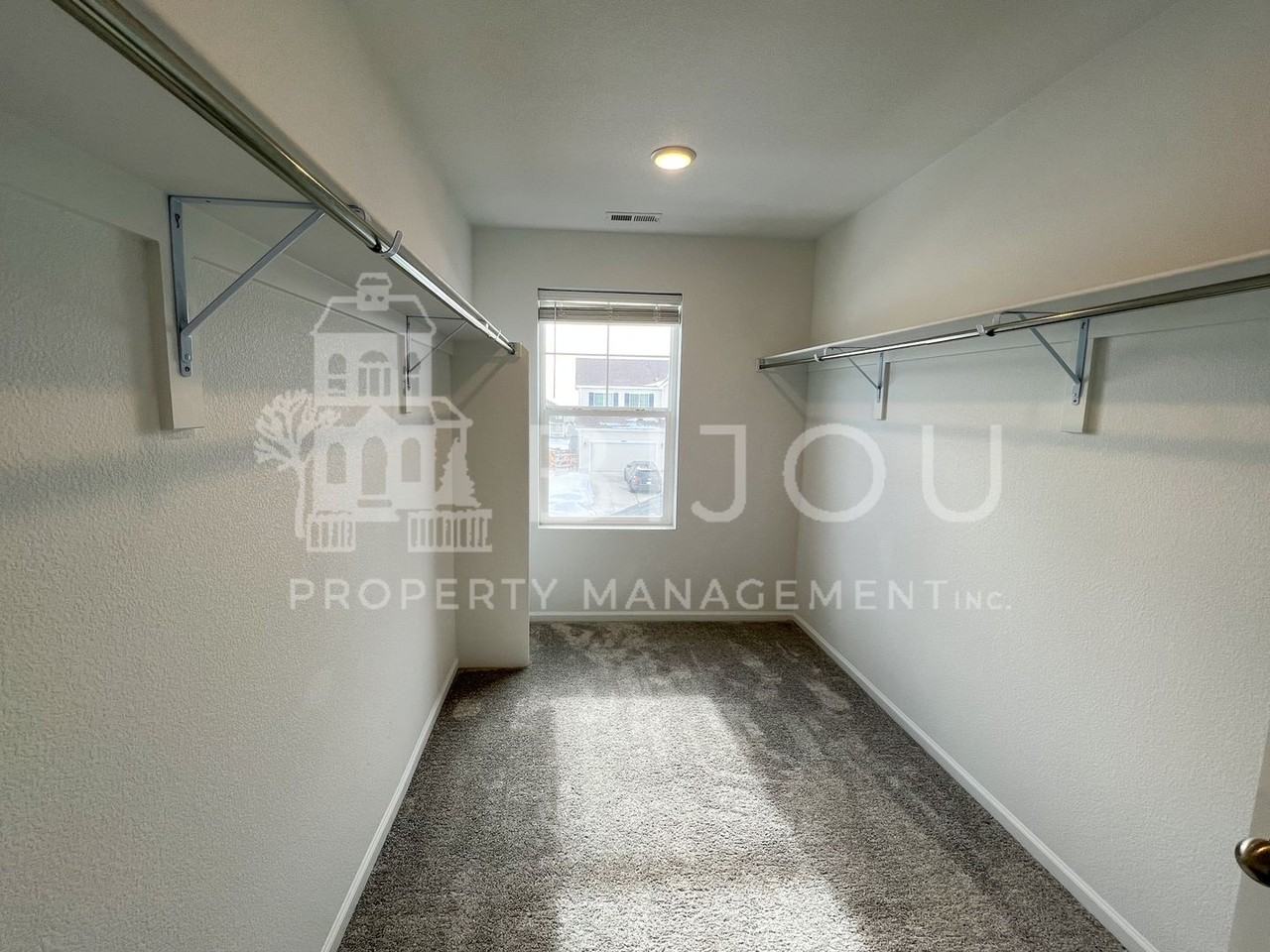 5250 Makalu Dr - Photo 4 of 26