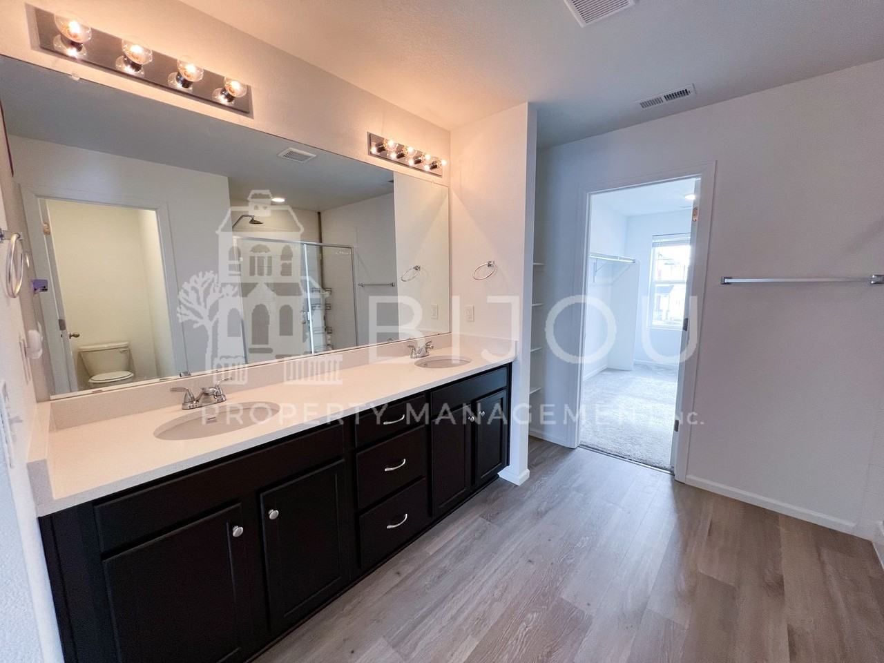 5250 Makalu Dr - Photo 6 of 26