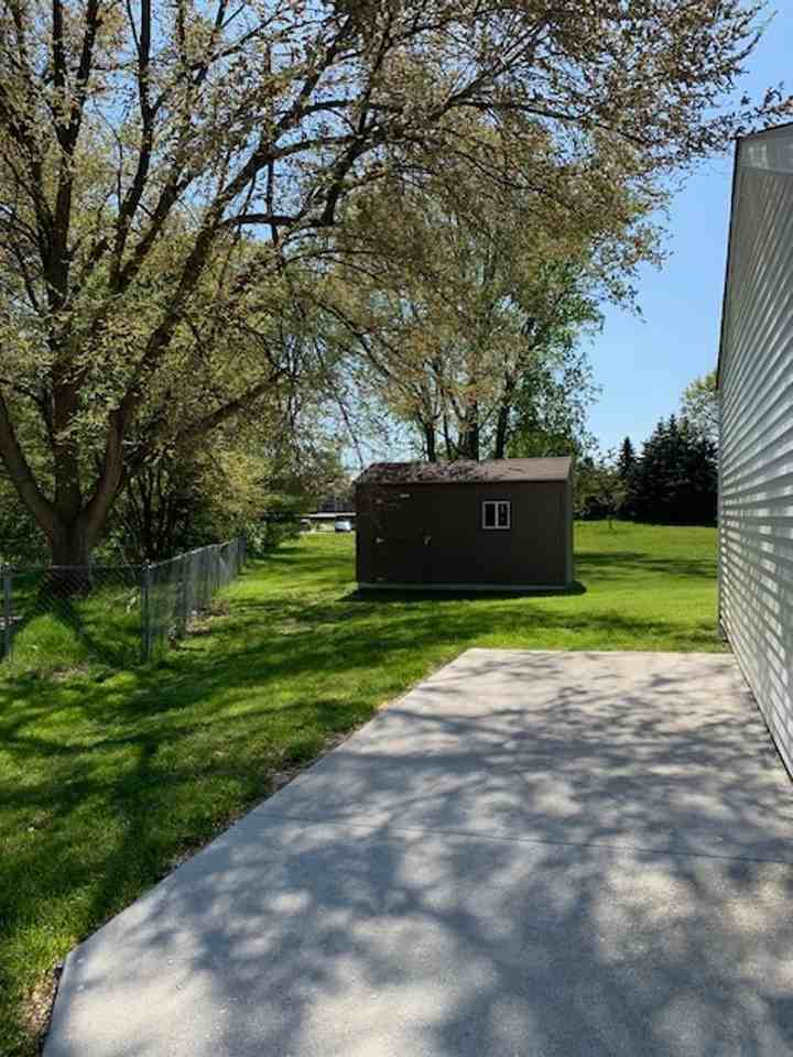 22174 Brookfield Dr - Photo 2 of 28