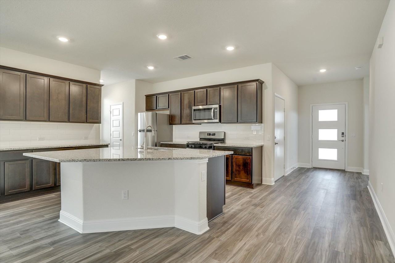 17900 Nepi Dr - Photo 4 of 20
