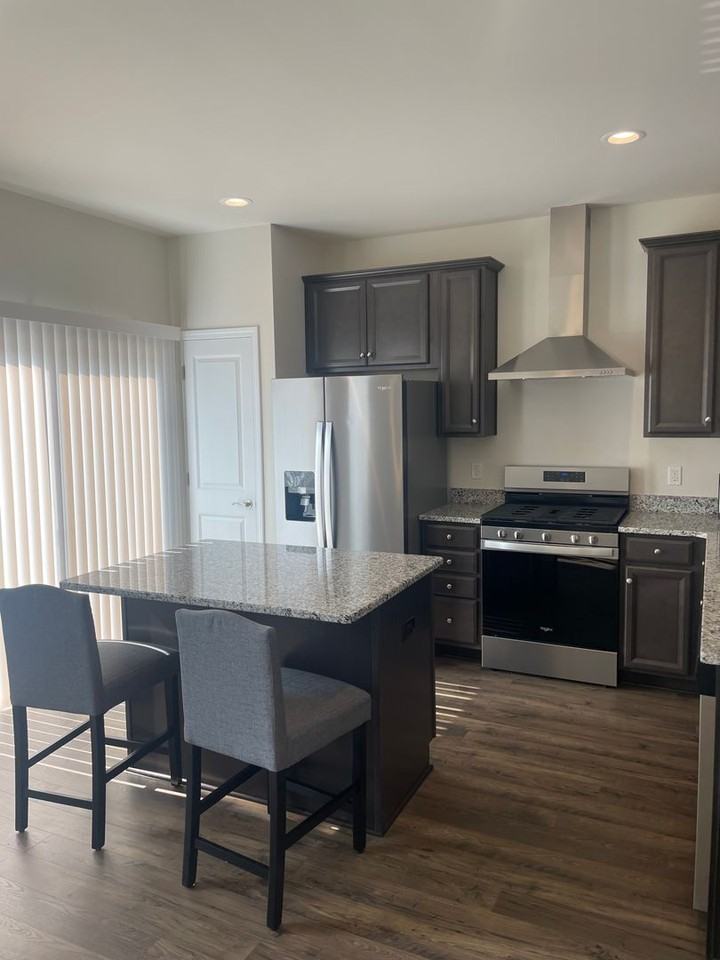 128 Colony Ave - Photo 5 of 29
