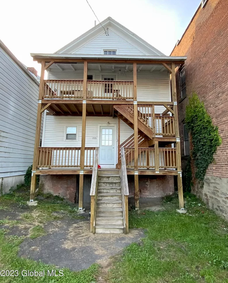 PM 1526 5th Ave - Photo 2 of 24