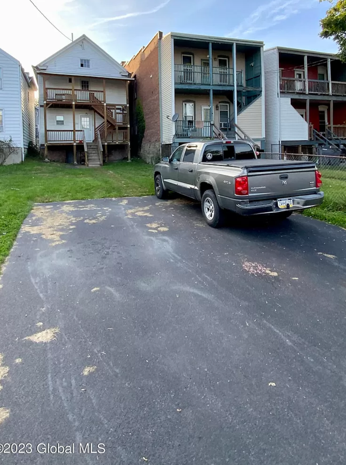 PM 1526 5th Ave - Photo 3 of 24