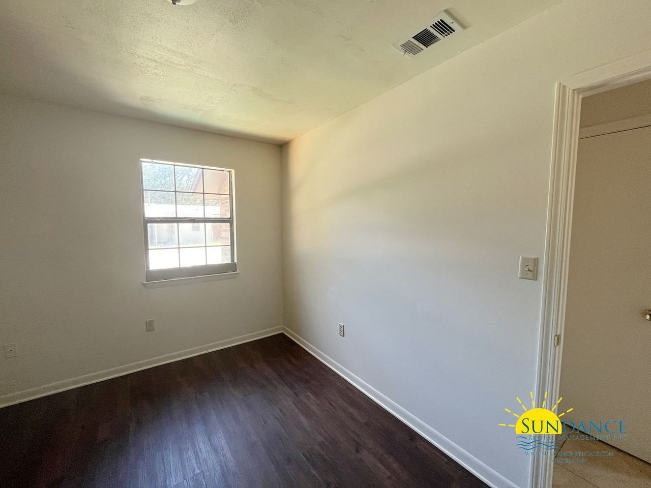 818 Lark St #4 - Photo 5 of 10