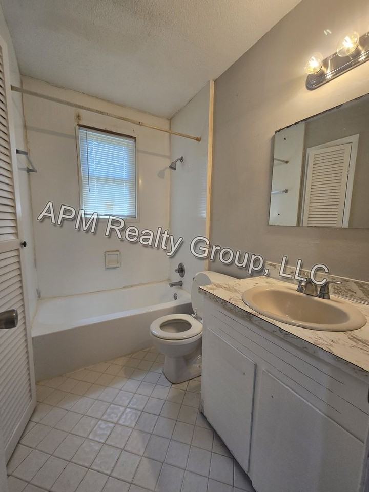 201 Mayfair Dr - Photo 5 of 8