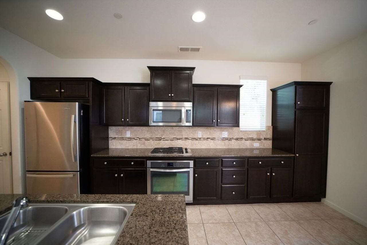 7041 N Oratorio Dr - Photo 3 of 16