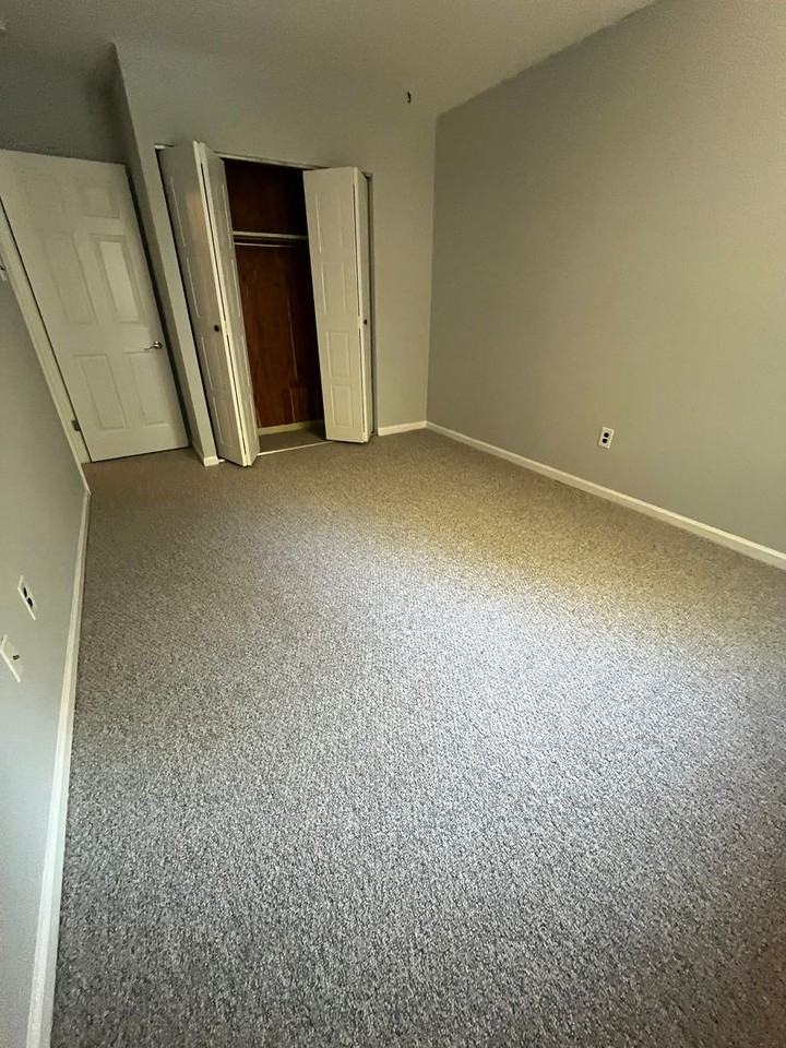1022 Smethwyck Pl - Photo 3 of 20