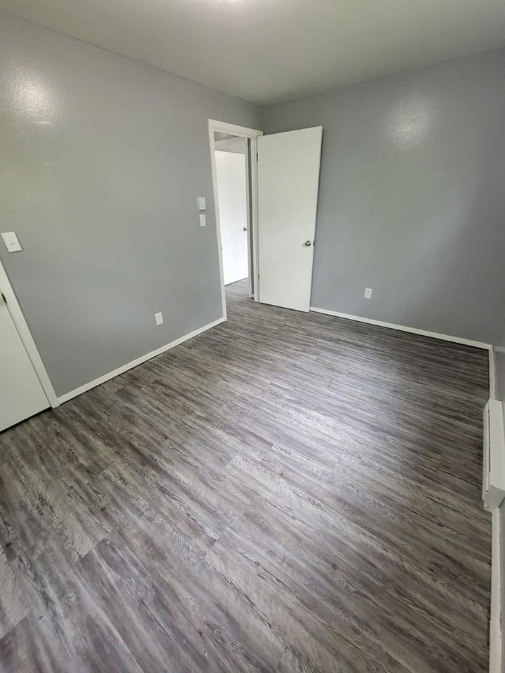 1611 Freedom Rd - Photo 2 of 11