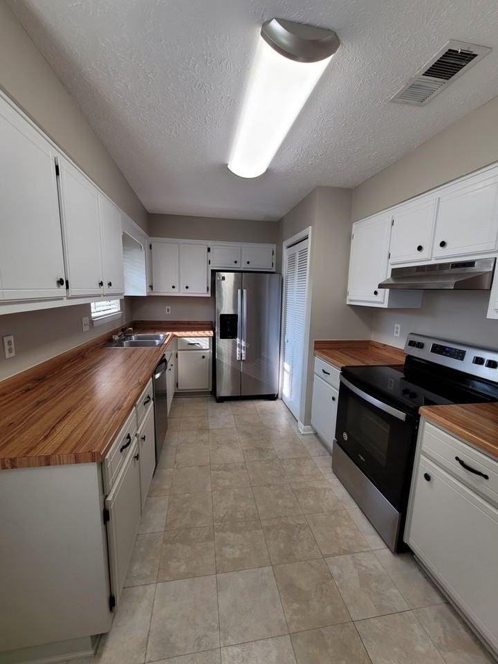 1425 S Gay Ave - Photo 6 of 28