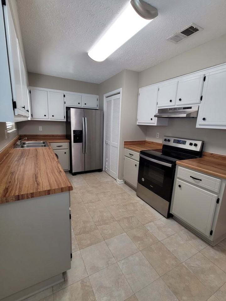 1425 S Gay Ave - Photo 7 of 28