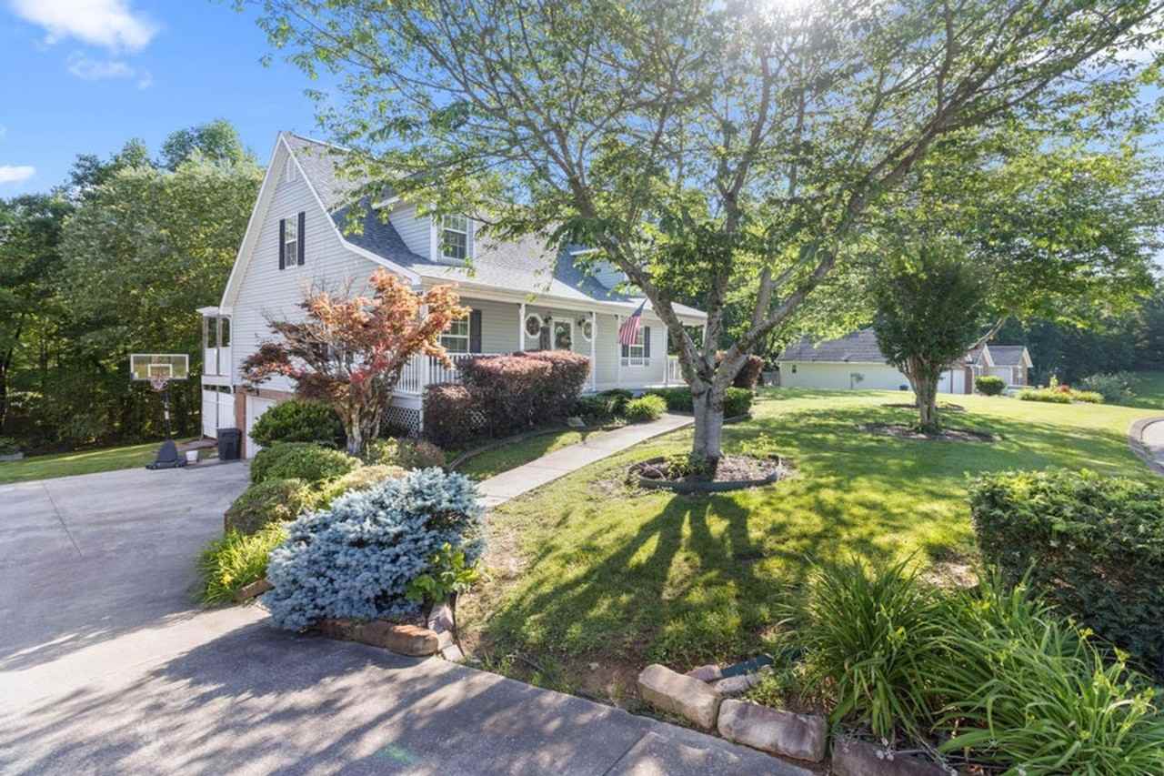 402 Classic Drive - Photo 3 of 23