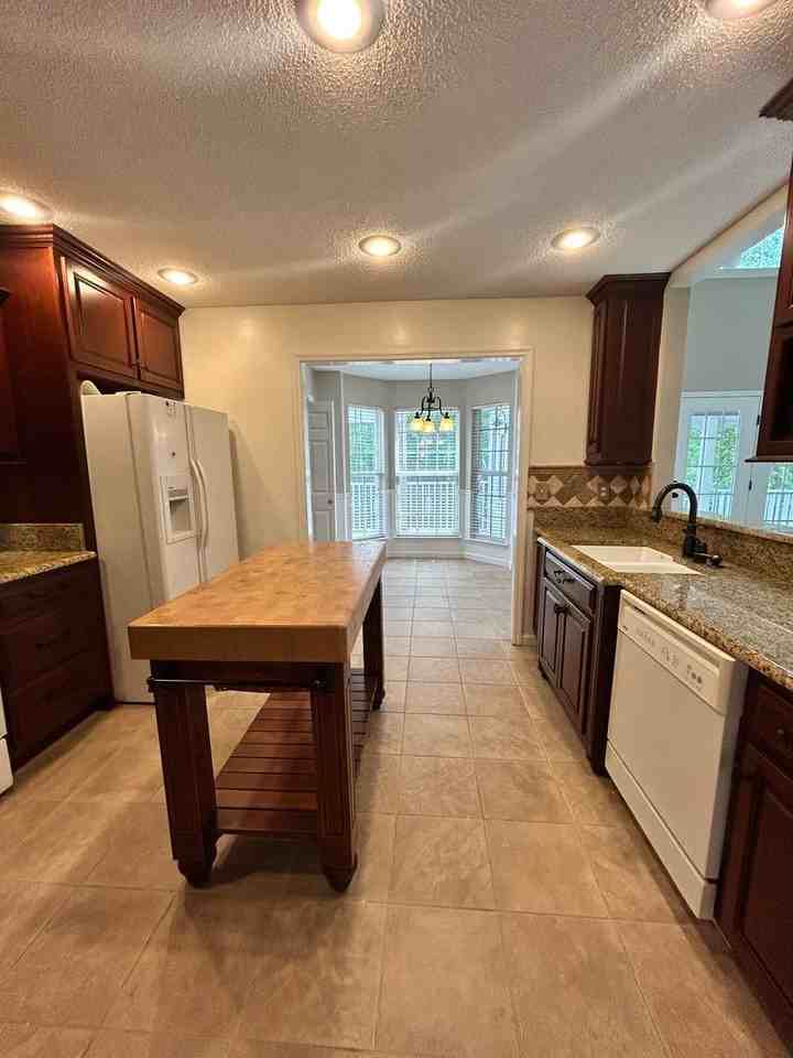 402 Classic Drive - Photo 7 of 23