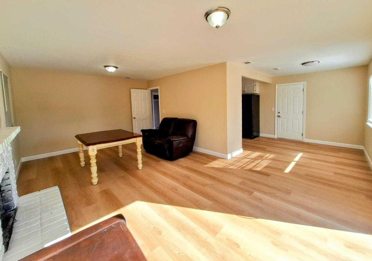 464 Independence Dr - Photo 3 of 30