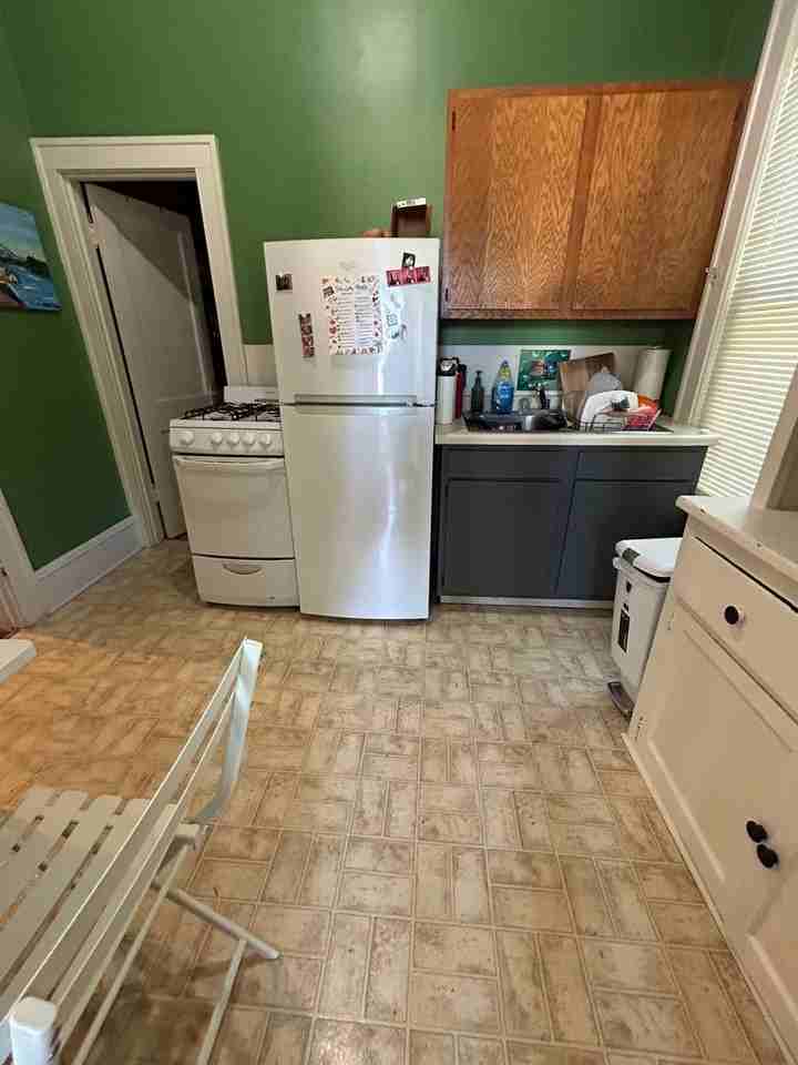 1518 Ferry St - Photo 5 of 11