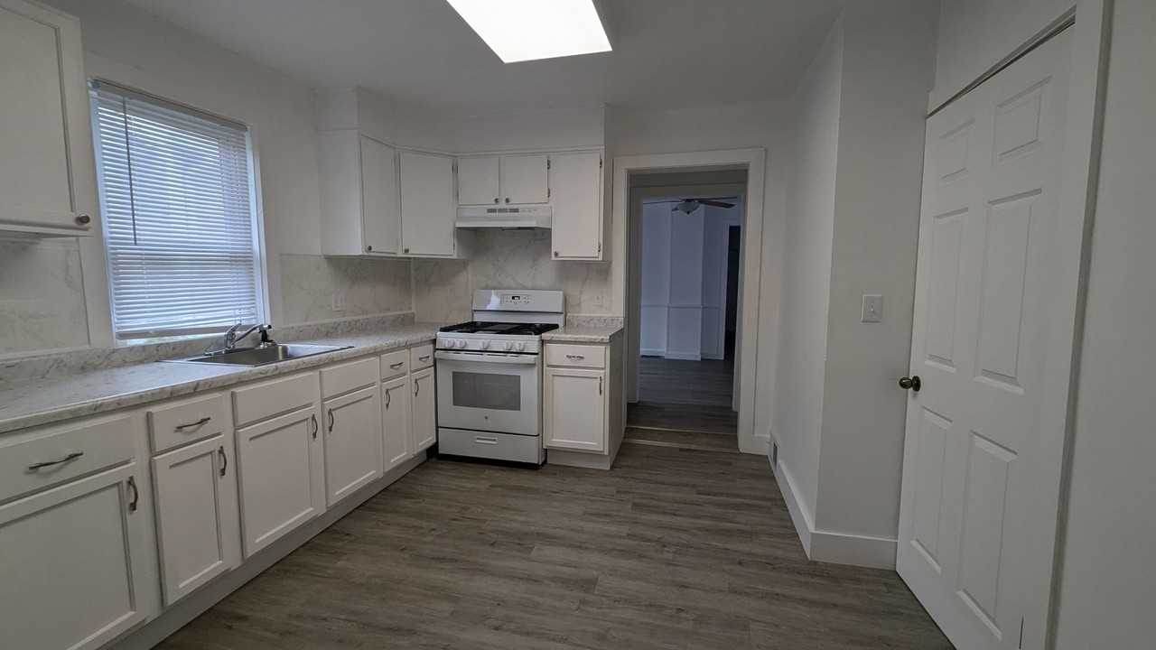 1411 5th Ave - Photo 2 of 13