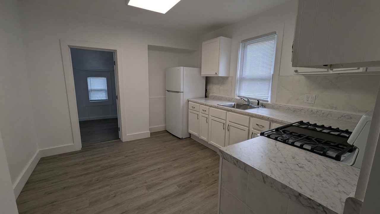 1411 5th Ave - Photo 3 of 13