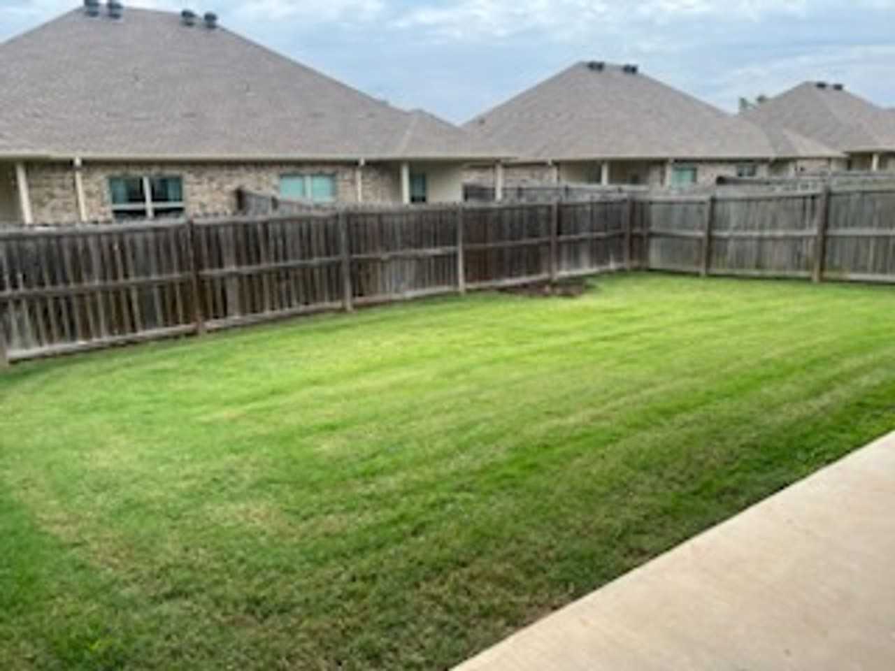 3921 Mobley Cir - Photo 2 of 26
