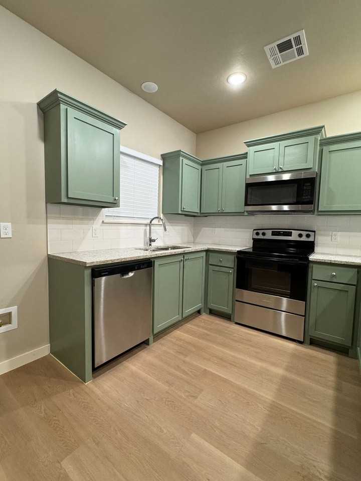 509 W Oregon Ave - Photo 3 of 10