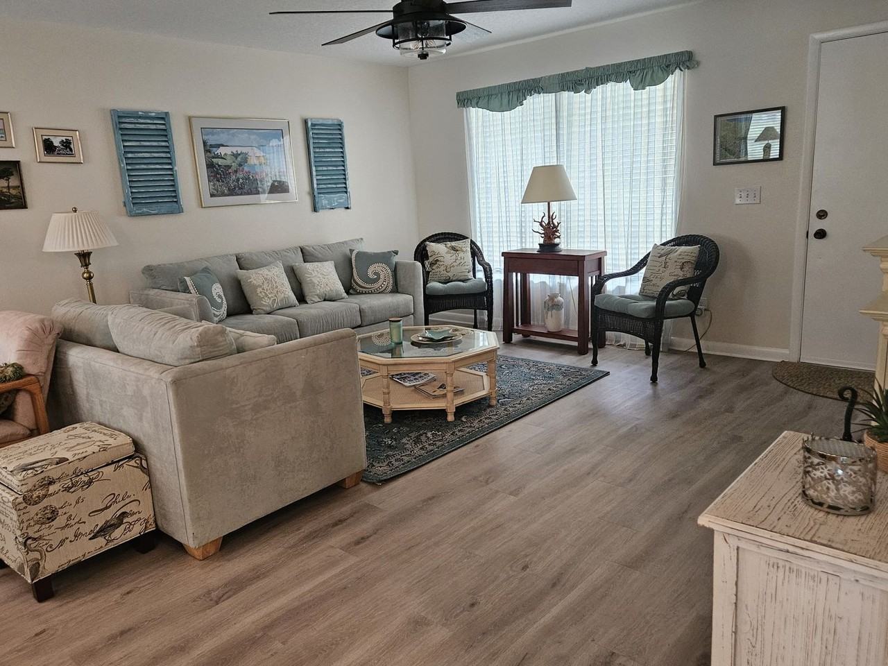 1480 Dundee Dr - Photo 3 of 37