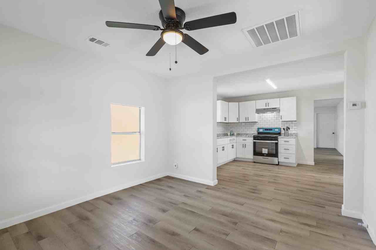 1106 North Border Street - Photo 4 of 30