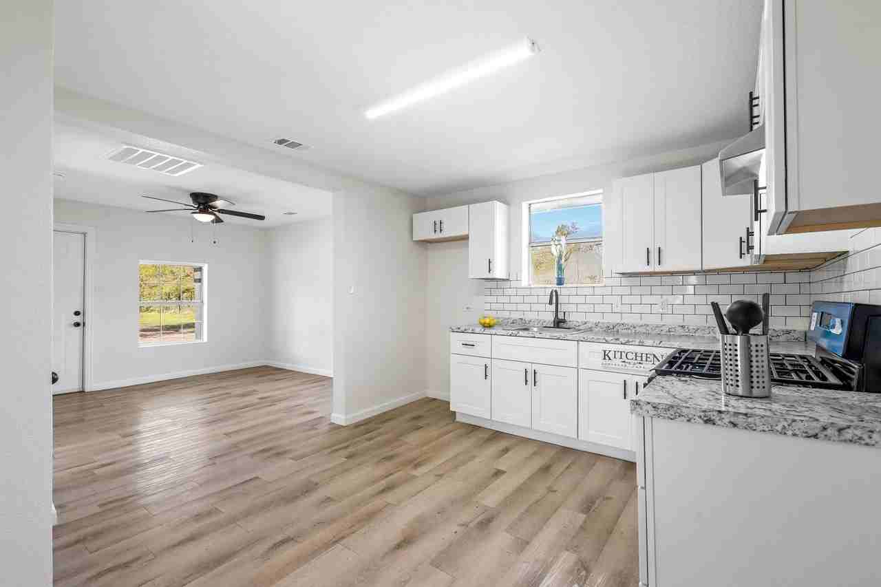 1106 North Border Street - Photo 6 of 30