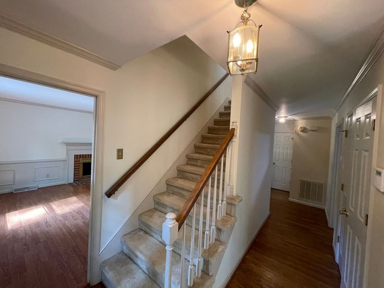 2109 Longwood Rd - Photo 3 of 19