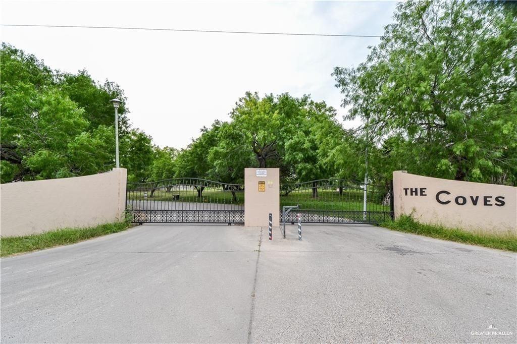 1300 Harbor Ln - Photo 3 of 7