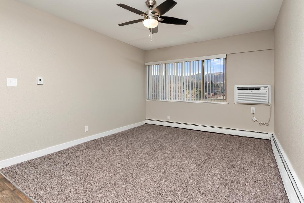 4348 N Chestnut St - Photo 2 of 5