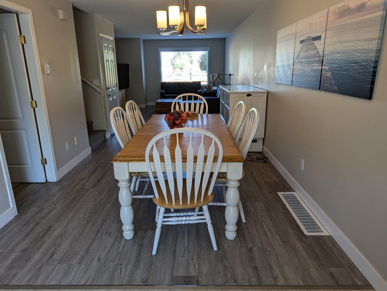 3 Bedroom, 2 1/2 baths Main and Upper Floor 1/2 duplex - Photo 3 of 9