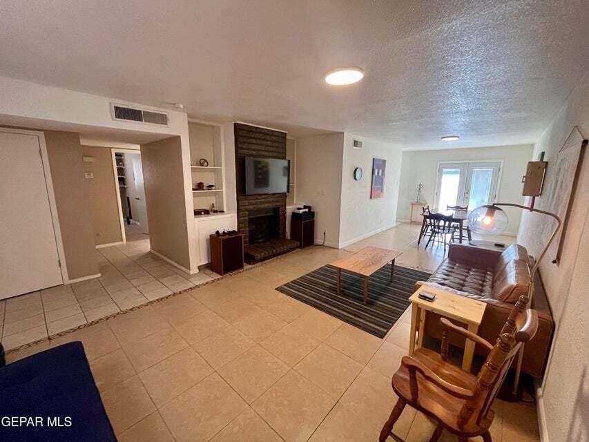 3233 Isla Morada Dr - Photo 2 of 10