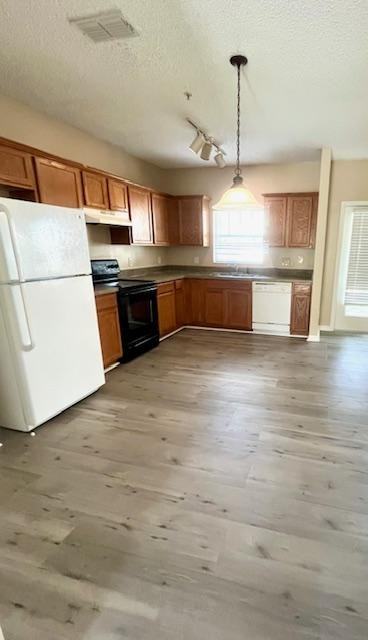 2070 Cypress Bay Blvd - Photo 4 of 31